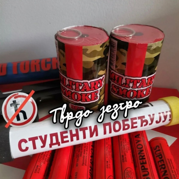 Dinkova grupa iz Novog Sada sprema nasilje za danas: Blokaderi nabavili dimne bombe i topovske udare FOTO