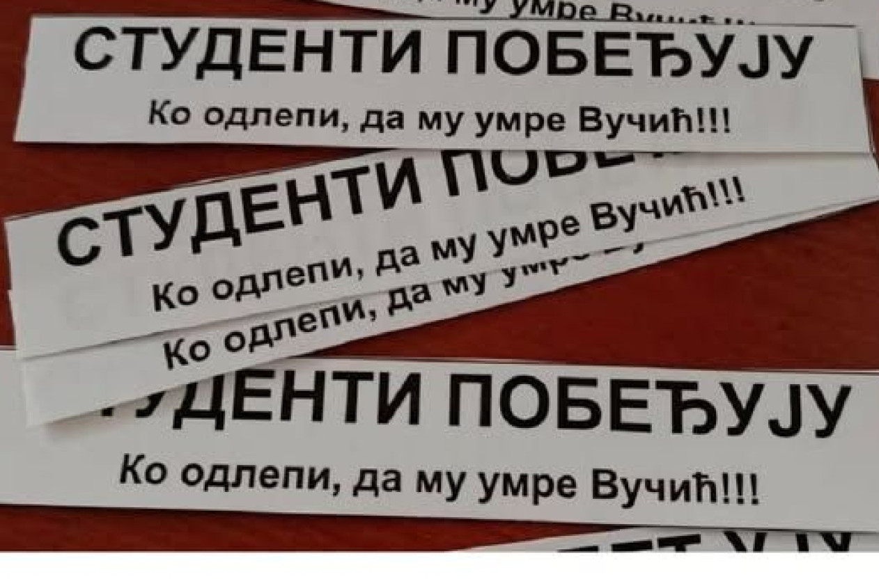 Jedina ideologija blokadera – smrt; Jezivi natpisi na nalepnicama FOTO
