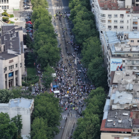 Blokaderski skup propao pre nego što je i počeo; Snimci iz drona, evo koliko ih je u Beogradu