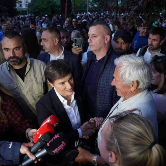 Brnabić dočekana ovacijama; "Hrvati 'pumpaju' jače od N1"; "Mogli ste da vidite dve Srbije" FOTO/VIDEO