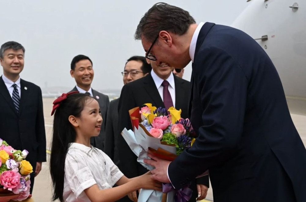 Vučić stigao u Kinu; Doček uz najviše počasti – biće održan važan sastanak sa Sijem FOTO