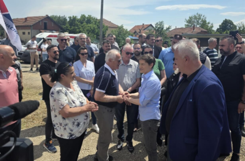 Brnabić sa građanima u Aleksincu: "Nastavićemo da se borimo za Srbiju mira i stabilnosti, nećemo nasilje" FOTO