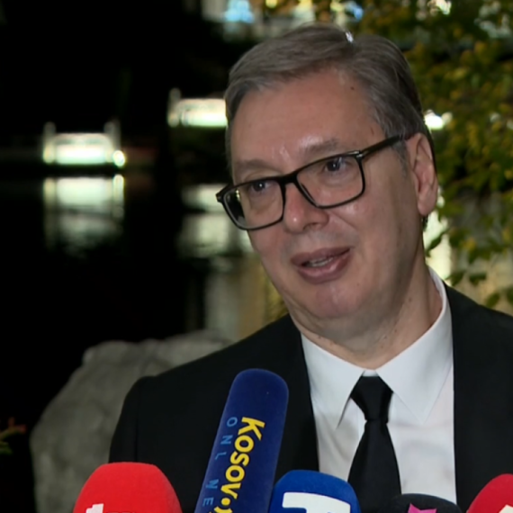 Vučić: "Uskoro ćemo da obradujemo ljude dolaskom kineskih kompanija"; "Srbija lider po platama u regionu"