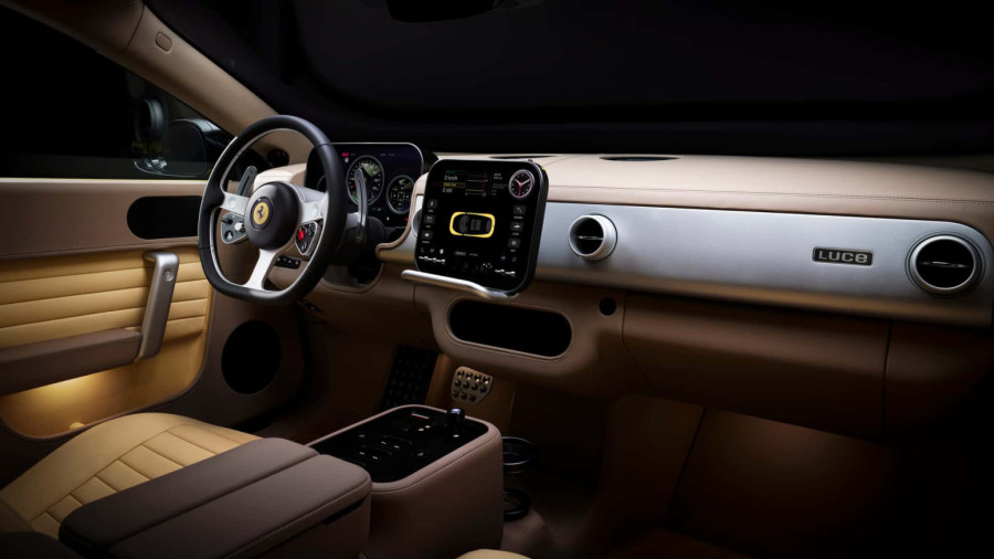 Poznati dizajner nije štedeo električni Ferrari: Točkovi izgledaju kao da su upola manji