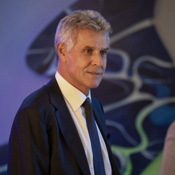 Preminuo poznati francuski glumac: Igrao u seriji "Emili u Parizu"