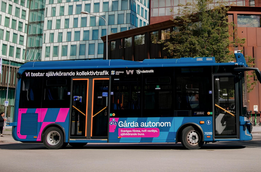 Fijasko na prvoj vožnji: Autonomni autobus sudario se sa tramvajem nakon par kilometara