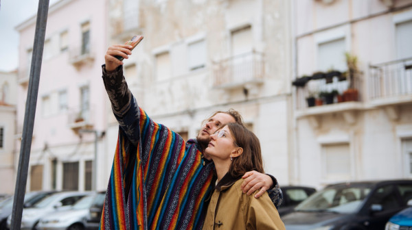 Ne morate više da okrećete telefon: Novi flegšipi donose veliku promenu za selfije