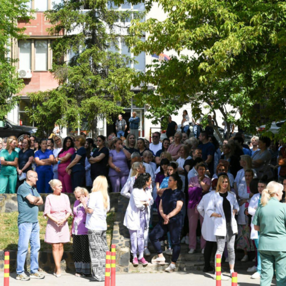 Protesti podrške uhapšenim Srbima održani u svim srpskim zdravstvenim i obrazovnim ustanovama na KiM FOTO