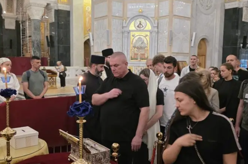 Bogorodičin pojas celivalo gotovo pola miliona vernika: I rukovodstvo Jagodine se poklonilo relikviji