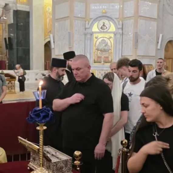 Bogorodičin pojas celivalo gotovo pola miliona vernika: I rukovodstvo Jagodine se poklonilo relikviji