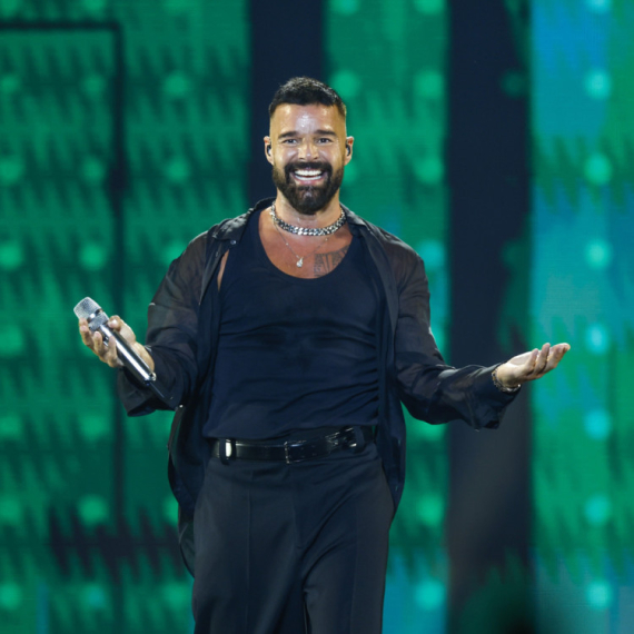 Riki Marten sleteo u Beograd, a mreže se usijale: Fanovi u totalnom transu