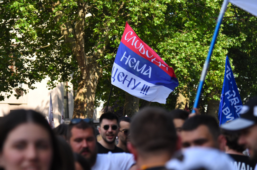 Blokaderi zloupotrebljavaju decu u Novom Sadu; Dečak pevao političke pesme VIDEO