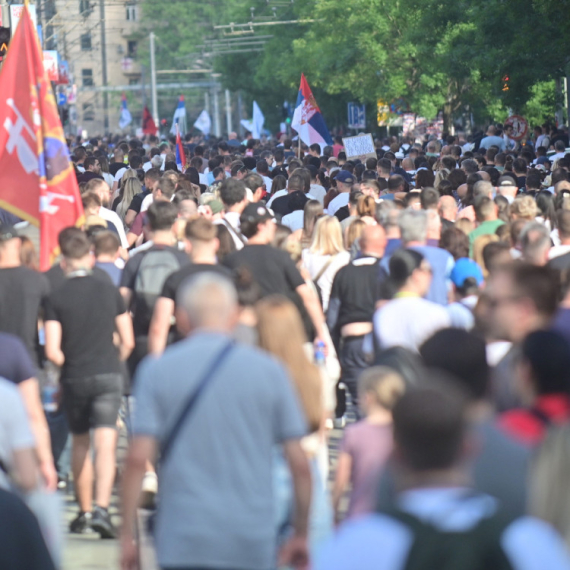 "Svi ste plaćenici"; Brutalna poruka blokaderima na mrežama: Priznajte da je obojena revolucija završena VIDEO