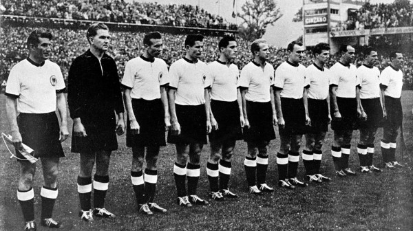 Švajcarska 1954: "Fudbal je igra dva tima od po 11 igrača u kojoj na kraju pobede Nemci"