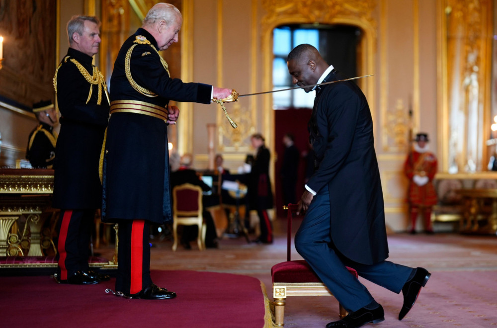Idris Elba zvanično postao vitez: Odlikovan na svečanoj ceremoniji u Vindzoru FOTO