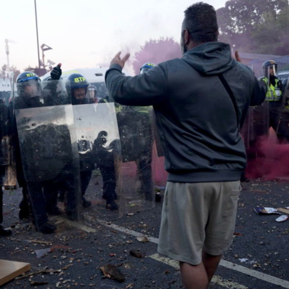 Brutalni obračuni policije i demonstranata u Sautemptonu FOTO/VIDEO