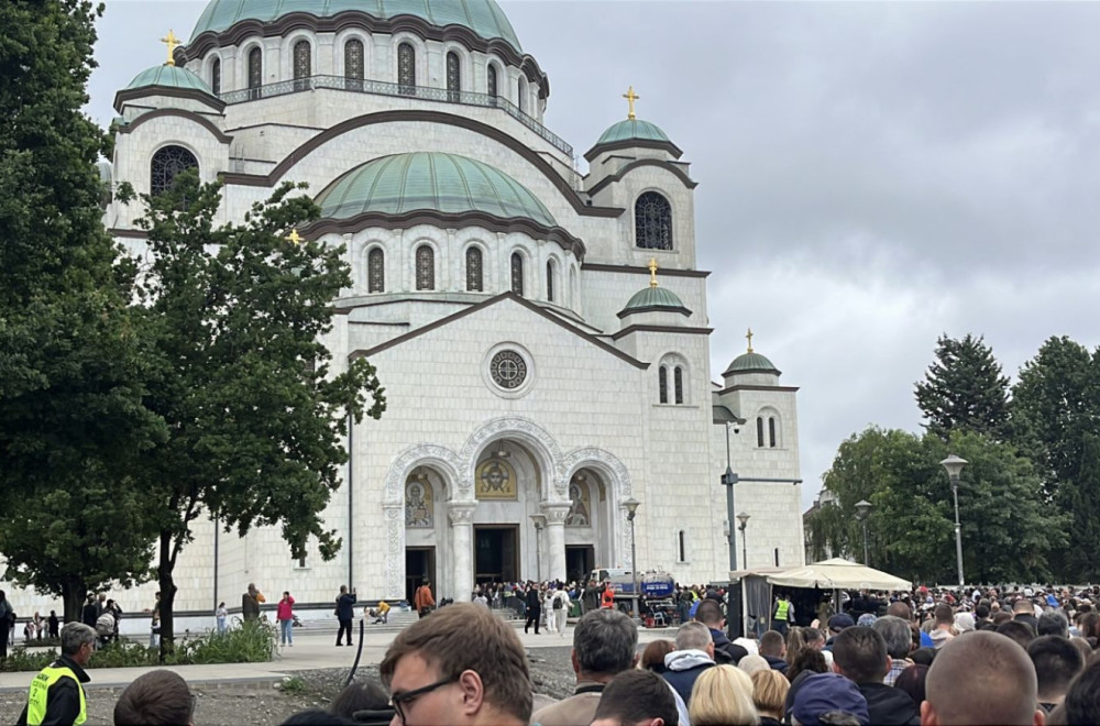 Poznato šta se dogodilo u redovima za celivanje Pojasa Presvete Bogorodice; Vernici zvali MUP