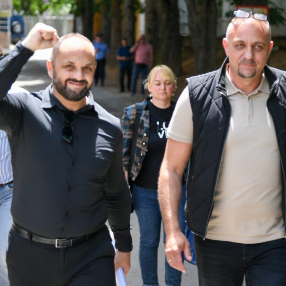 Gradonačelnik Severne Mitrovice i predsednik Skupštine opštine pušteni iz policijske stanice FOTO