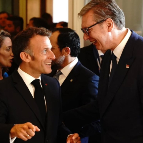 Makron u Tivtu nahvalio srpskog predsednika: "Verujem da će pokrenuti važne reforme"; Vučić mu zahvalio VIDEO