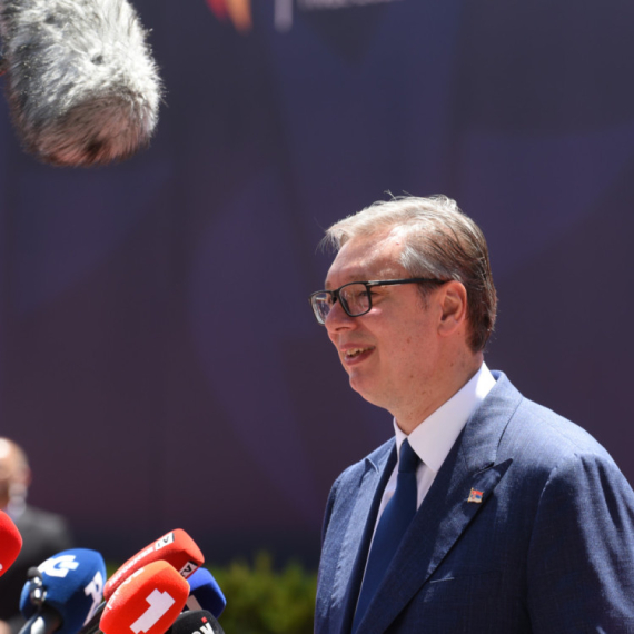 Vučić na prijemu u ambasadi SAD; Obeleženo 250 godina američke nezavisnosti