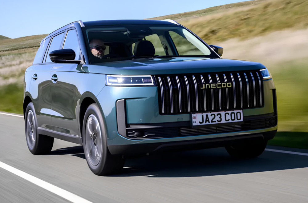 Požar progutao 33 nova električna SUV-a u luci: Čule se eksplozije, građani upozoreni FOTO