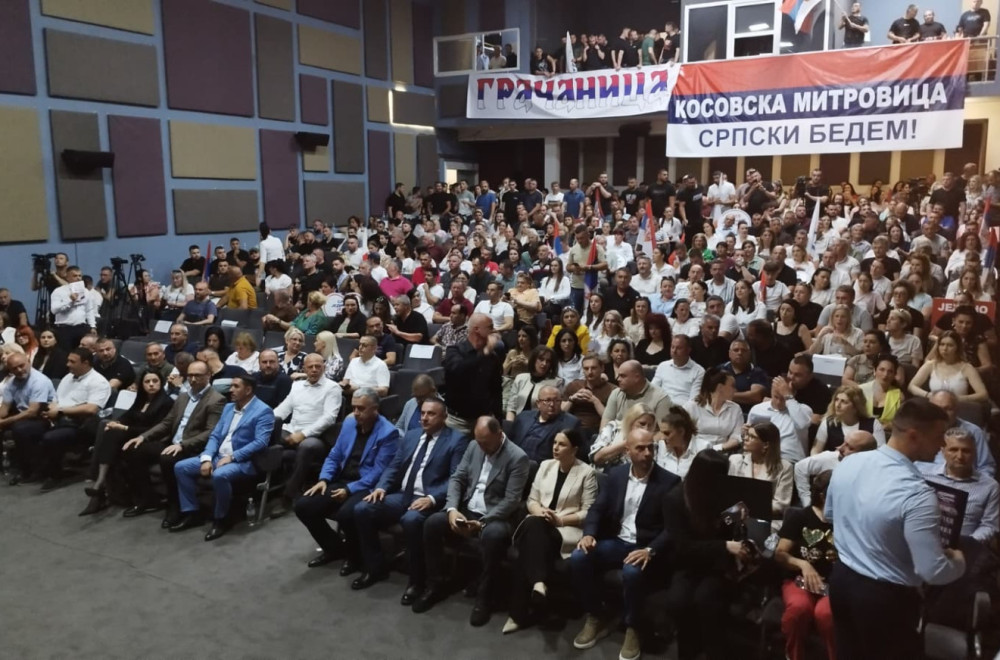 Završni miting Srpske liste u Gračanici; Prisutan veliki broj građana, viju se trobojke VIDEO