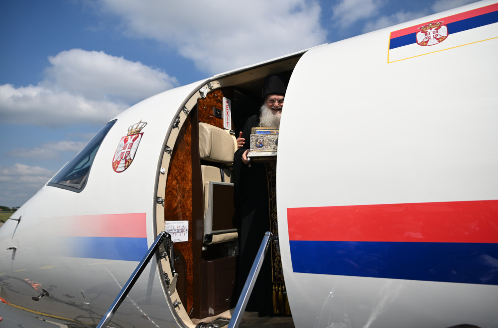 Časni pojas ispraćen sa aerodroma "Nikola Tesla" na let ka Svetoj Gori: Suze patrijarha Porfirija FOTO/VIDEO