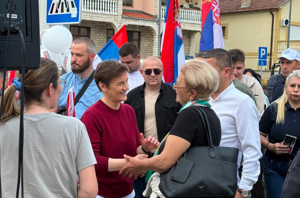 Brnabić sa građanima u Novim Banovcima: "Što su napadi jači, narod će još snažnije stati uz Vučića" FOTO/VIDEO