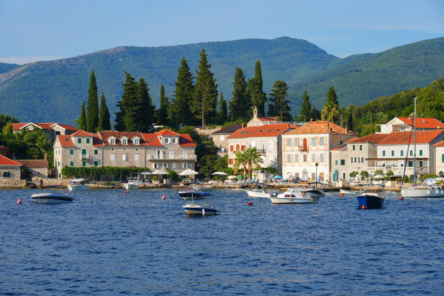 Mnogi kažu da je ovo najlepše selo u Crnoj Gori: Mir i primorski šarm oduševljavaju turiste FOTO