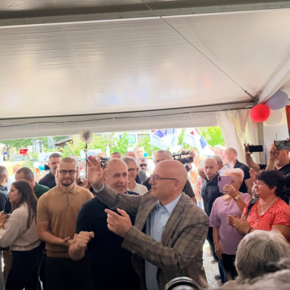 Vučević: "Pobedićemo blokadere jer su hteli da sruše državu"; "Bez naroda ne bismo sačuvali zemlju" FOTO