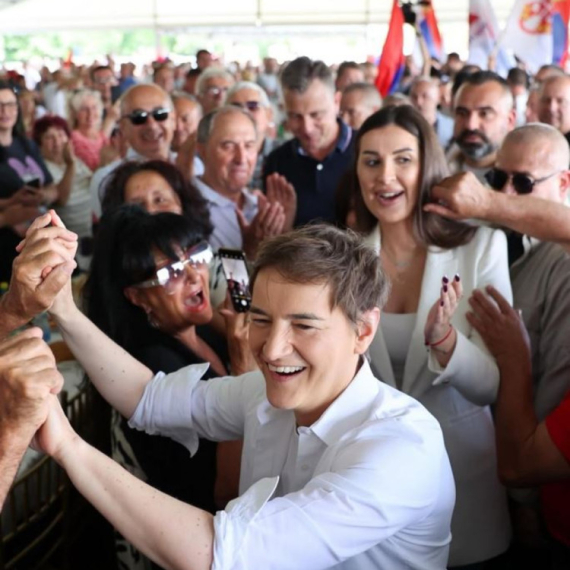 Brnabić u Pirotu: "Hvala na podršci i ljubavi"; "Borimo se za jedinstvenu Srbiju, bez podela i mržnje" VIDEO