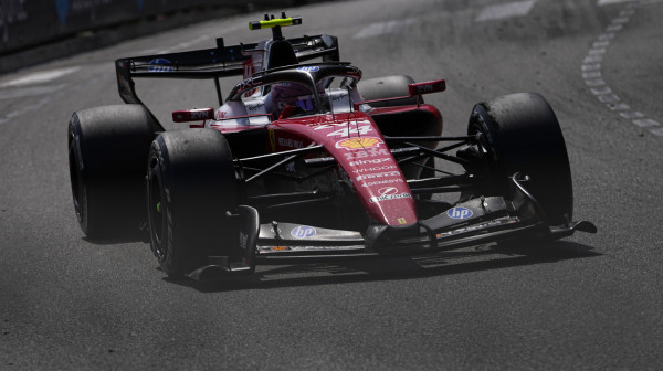 Hamilton: "Problem je u bolidu"