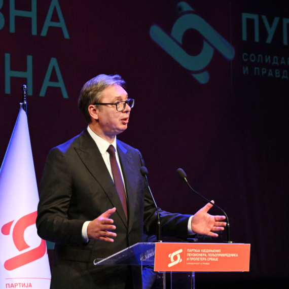Vučić se obratio na skupštini PUPS-a: "Pokušali su da nam, rušeći državu, sruše i porodicu"