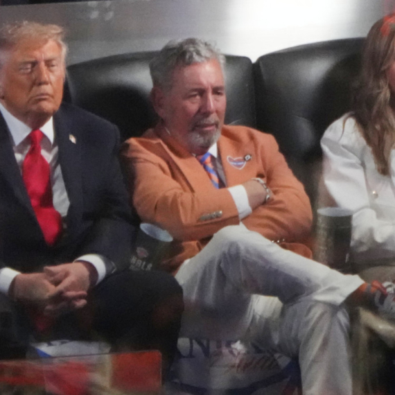 Donald Tramp izviždan, pa zaspao na NBA finalu VIDEO