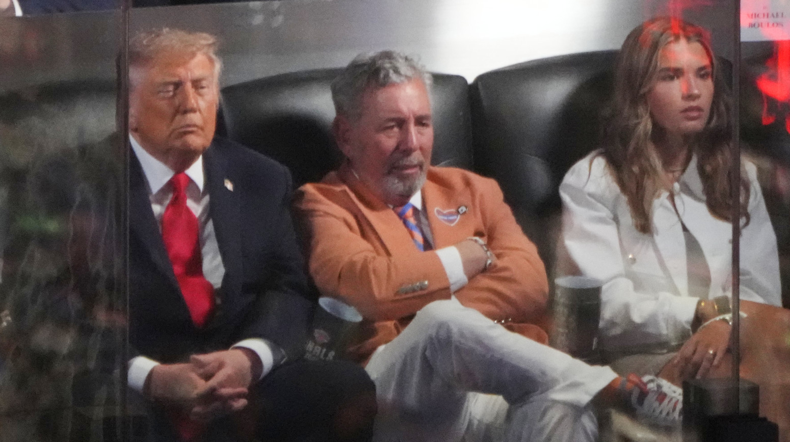 Donald Tramp izviždan, pa zaspao na NBA finalu VIDEO