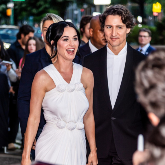 Kejti Peri i bivši kanadski premijer uslikani u Kotoru: Crnogorci se sprdaju s njima VIDEO