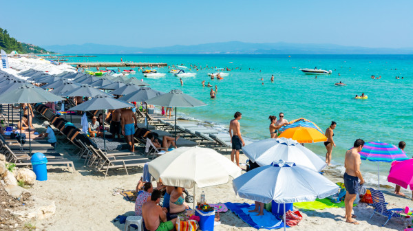 Par pokazao kako čuva stvari na plaži, ljudi poručili: "Isprobajte balkansku metodu" VIDEO