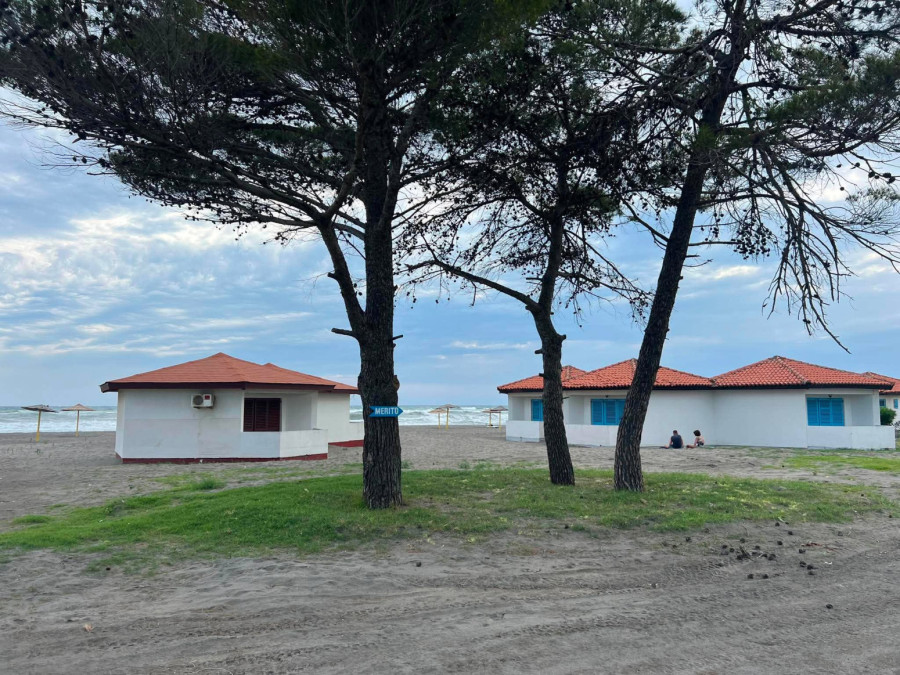 Ovo nije Mikonos – ovo je Ada Bojana: Ovako danas izgleda čuveno nudističko naselje kod Ulcinja FOTO