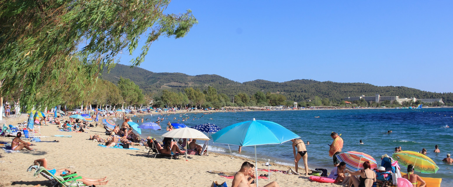 Turista u Crnoj Gori tepihom "rezervisao" mesto na plaži, ljudi u neverici VIDEO