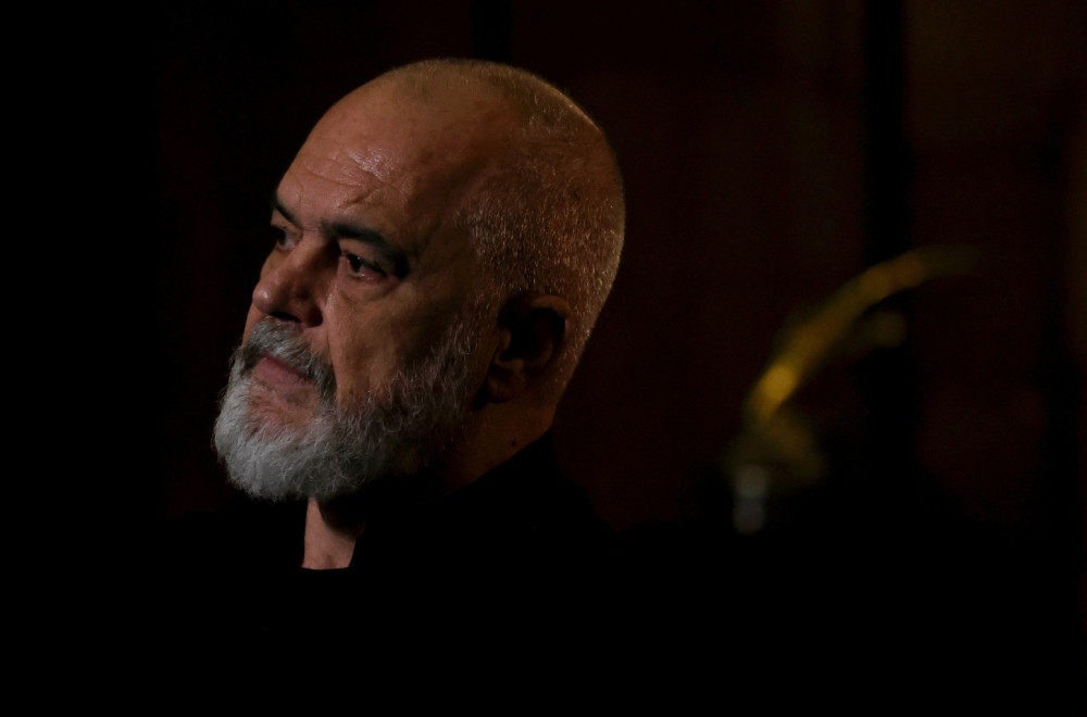 Narod blokira ulice, Edi Rama deli AI snimke na mrežama: "Flamingo revolucija" trese Albaniju VIDEO