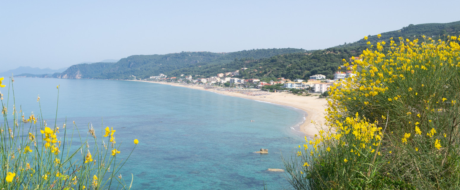 Mesto u Grčkoj gde se ni ležaljke ne naplaćuju: Malo letovalište sa ogromnom plažom je biser Jonskog mora