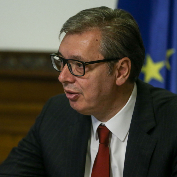 Veće penzije, jeftiniji lekovi i izgradnja porodilišta – sve zahvaljujući Vučićevoj odgovornoj politici