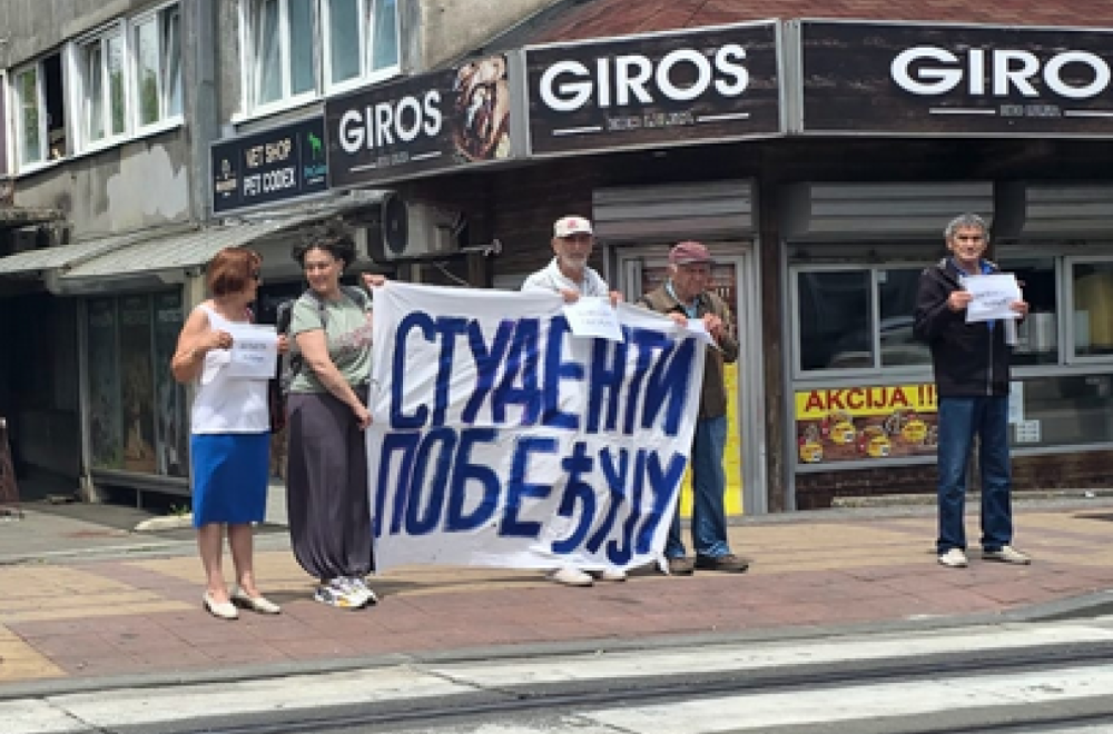 Totalno izgubili kompas: Šaka blokadera na Banovom brdu; Ljudi im se podsmevaju FOTO