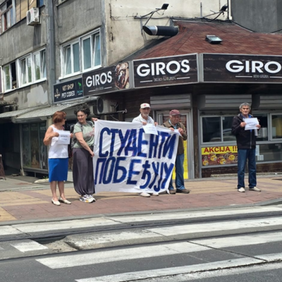 Totalno izgubili kompas: Šaka blokadera na Banovom brdu; Ljudi im se podsmevaju FOTO