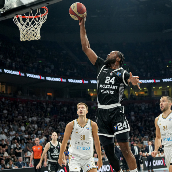 Partizan bez trofeja! Avramović se prekrstio i doneo titulu Dubaiju!