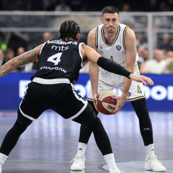 Partizan bez trofeja! Avramović se prekrstio i doneo titulu Dubaiju!