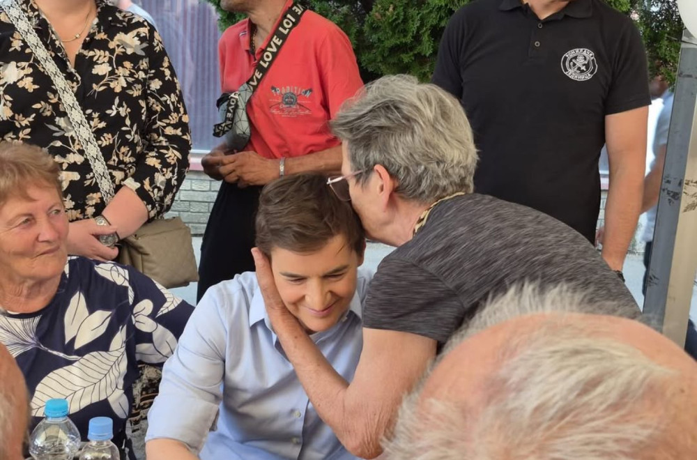 Brnabić: "Blokaderi hoće da nas vrate u mračno doba, ali im nećemo dati"; "Hvala ljudima na podršci"