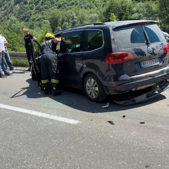 Drama na Ibarskoj magistrali: Smrskana vozila – u jednom bila beba FOTO