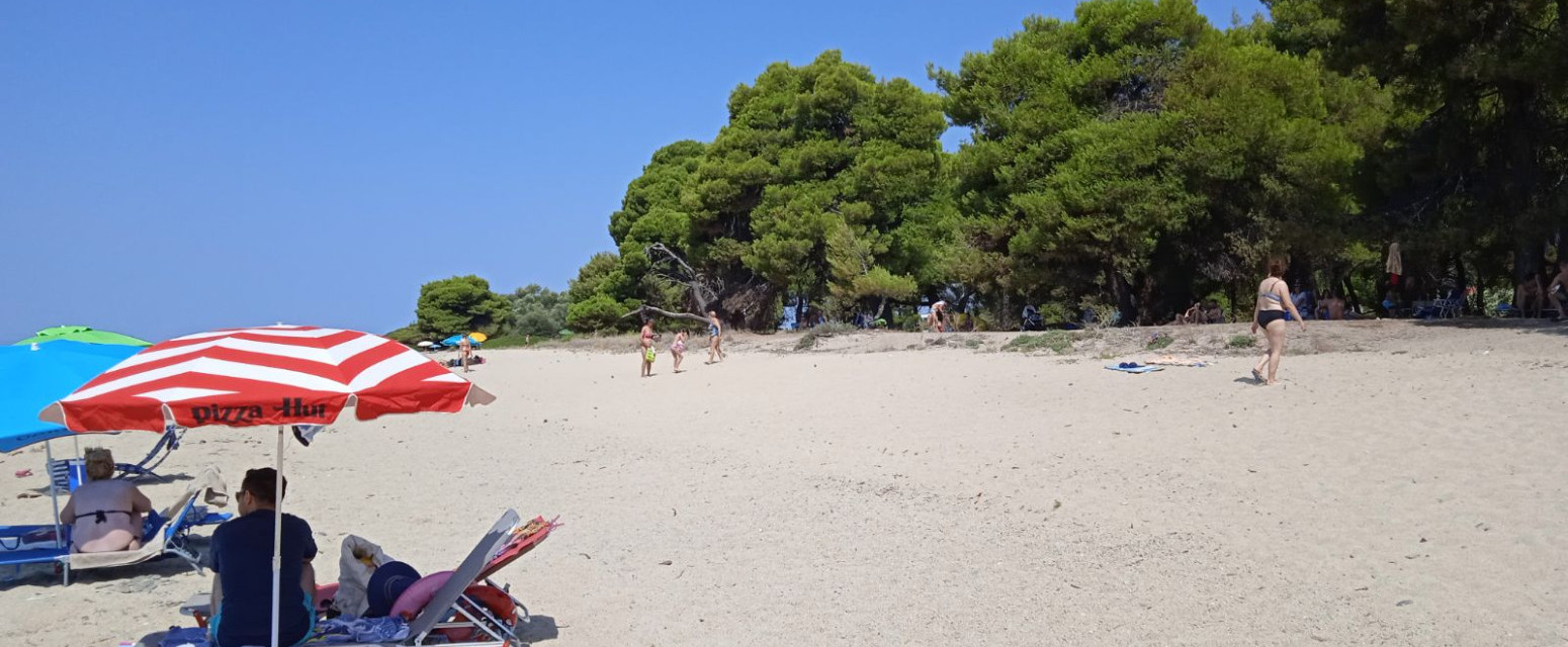 Šok za turiste: Na popularnoj plaži uvedena zabrana suncobrana