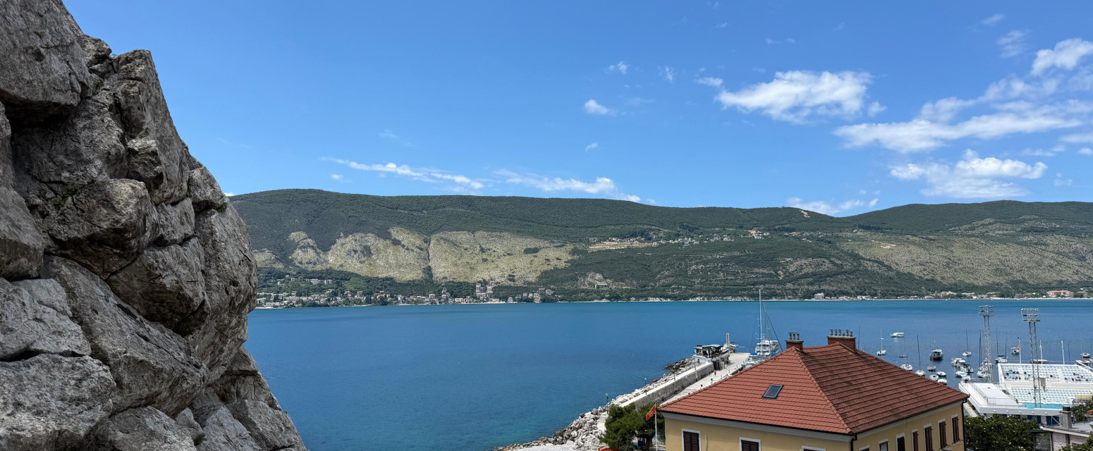 Cene smeštaja u Crnoj Gori: Evo koliko je potrebno jednoj porodici za odmor na primorju